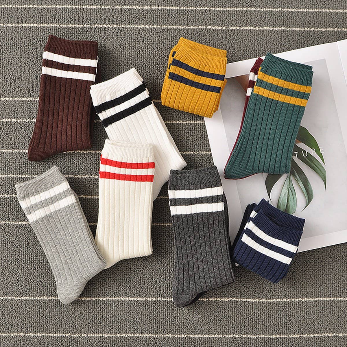 WO-STRIPED PREPPY MID-LENGTH SOCKS_CWMS0995