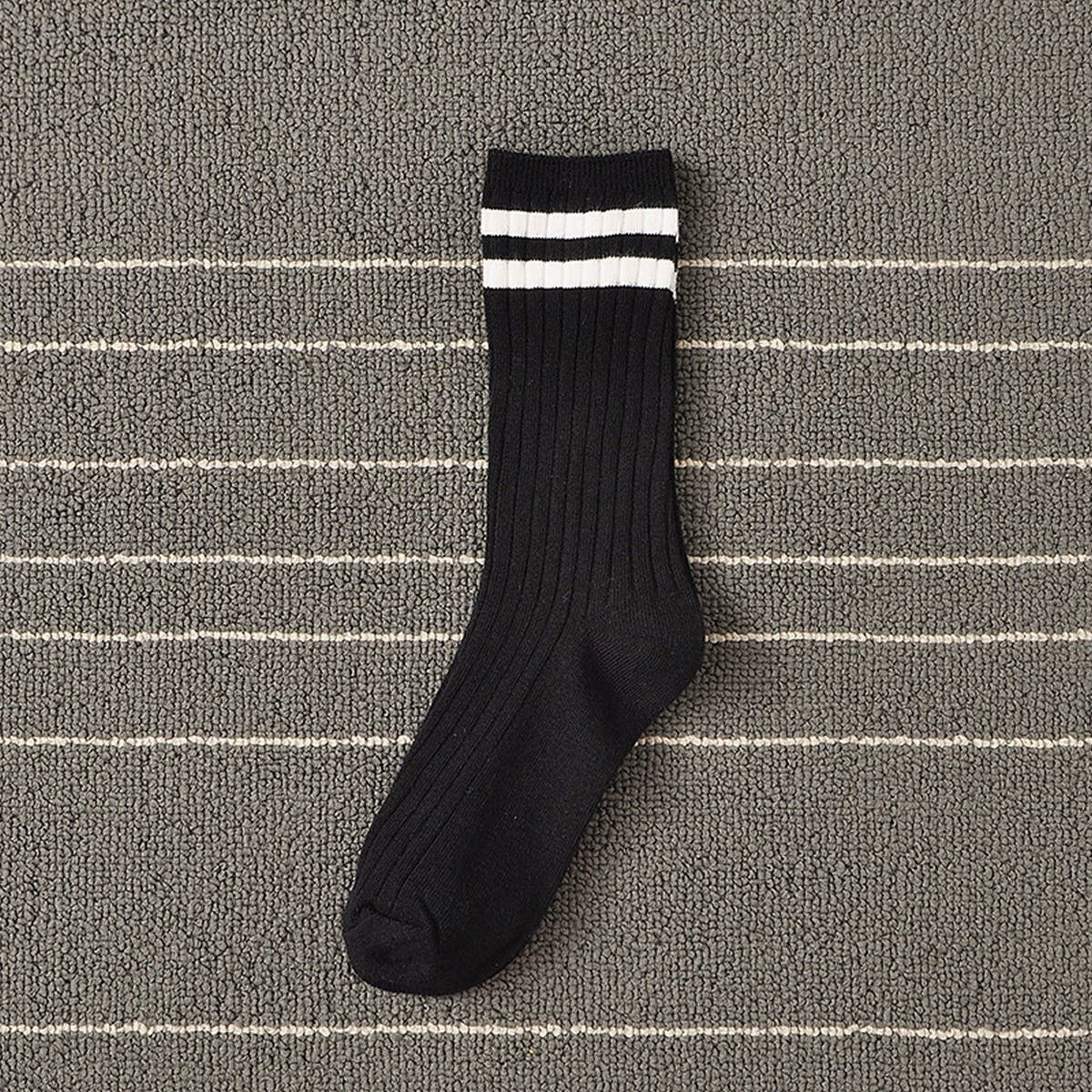 WO-STRIPED PREPPY MID-LENGTH SOCKS_CWMS0995