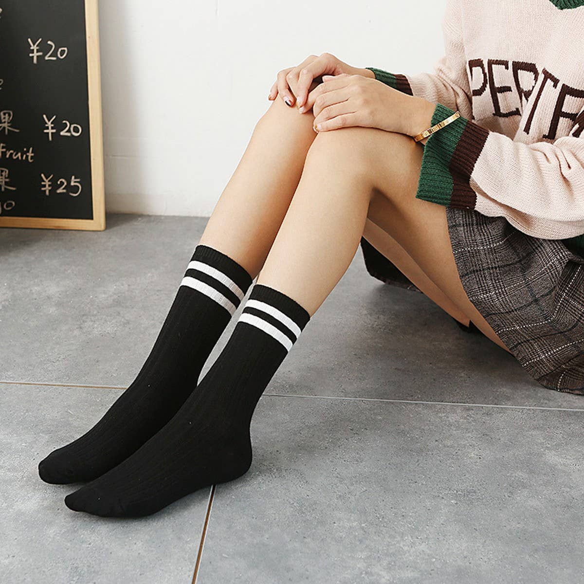 WO-STRIPED PREPPY MID-LENGTH SOCKS_CWMS0995