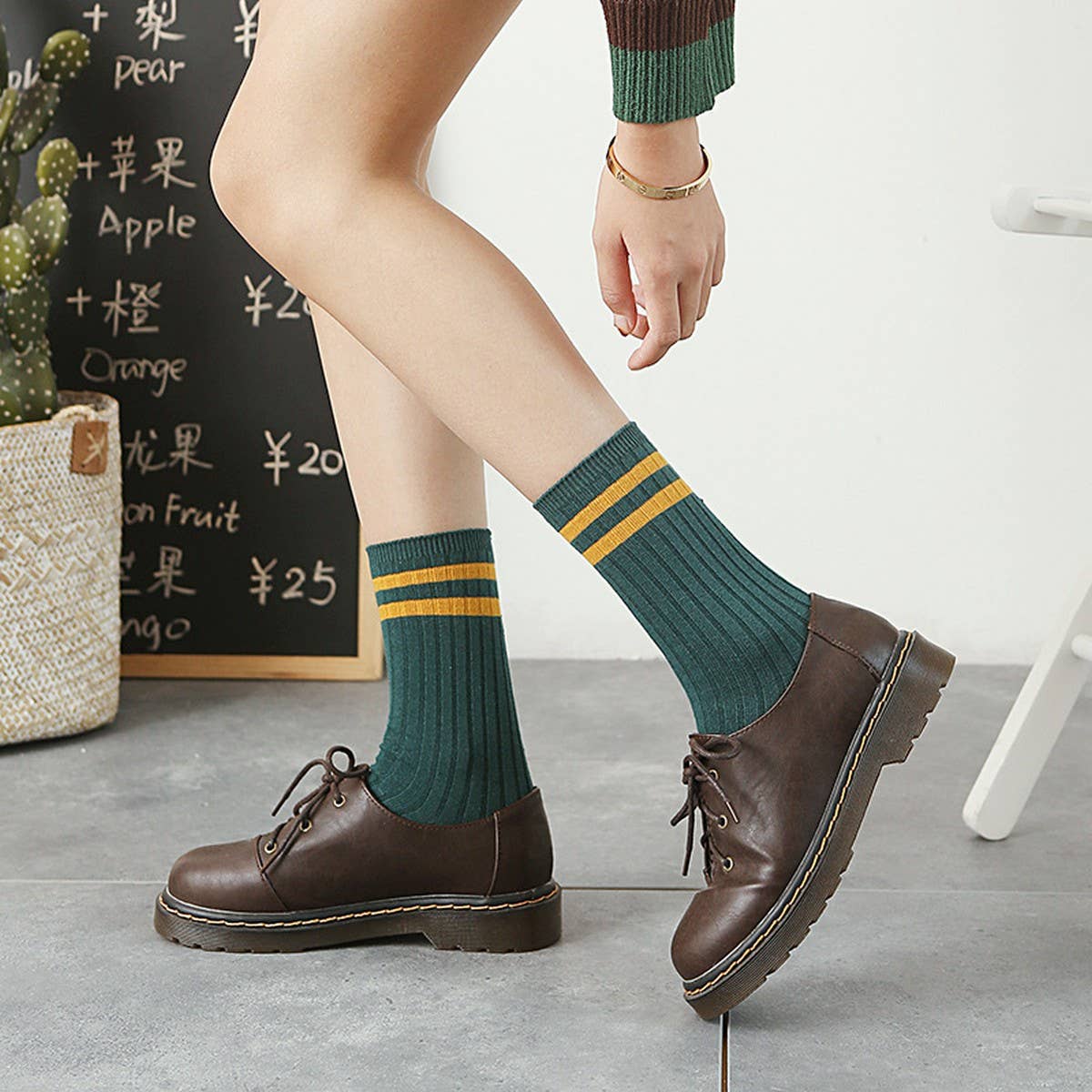 WO-STRIPED PREPPY MID-LENGTH SOCKS_CWMS0995