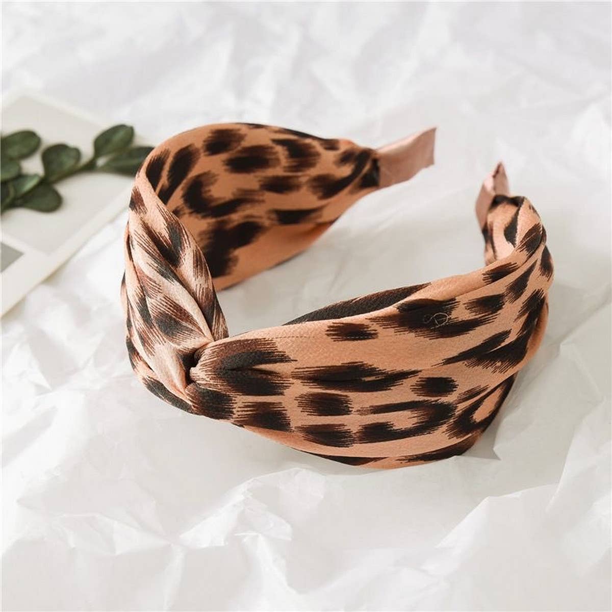 WIDE LEOPARD PRINT CROSS HEADBAND_CWAHA1710