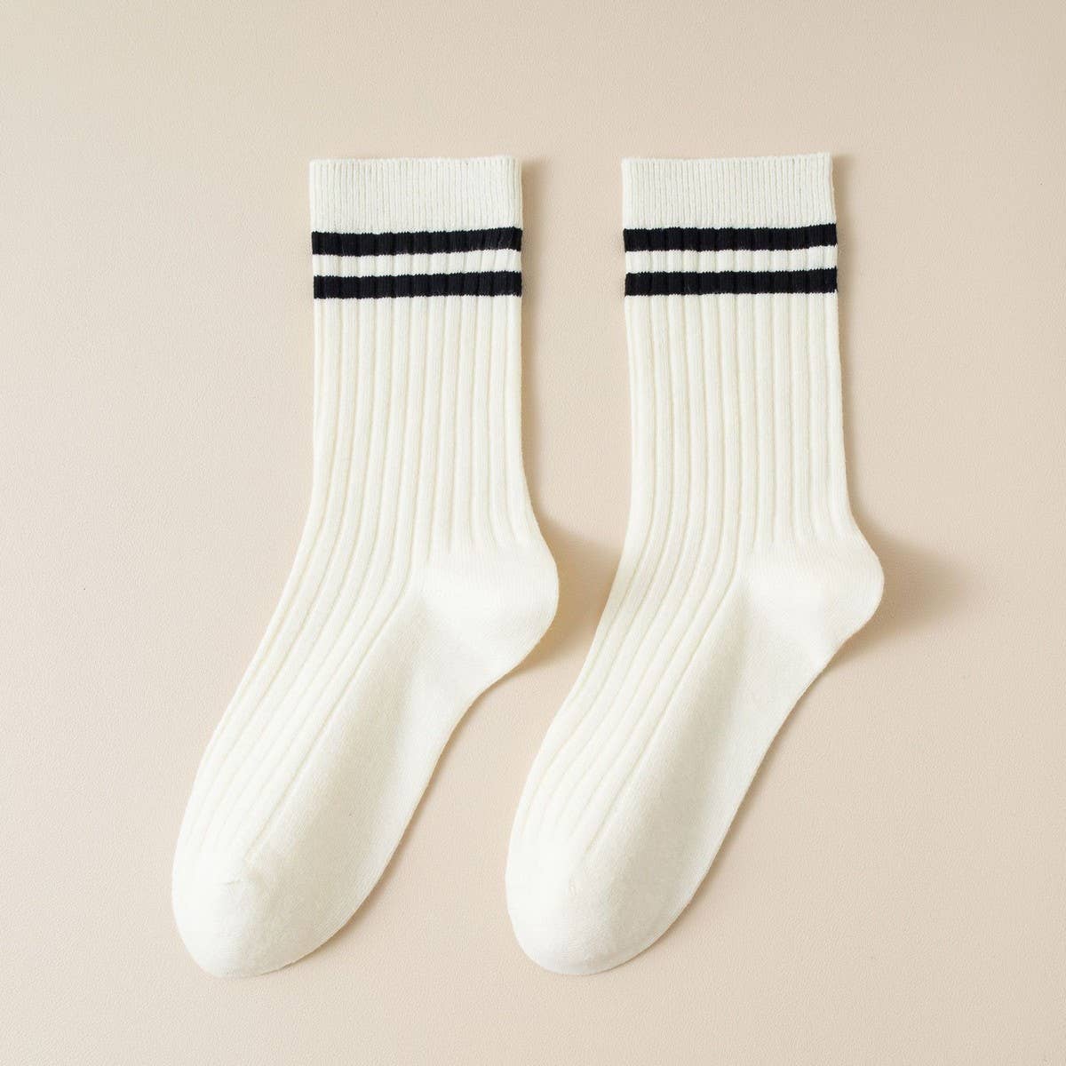 NEW VERTICAL STRIPED COLLEGE STYLE MID-TUBE SOCKS_CWMS1356