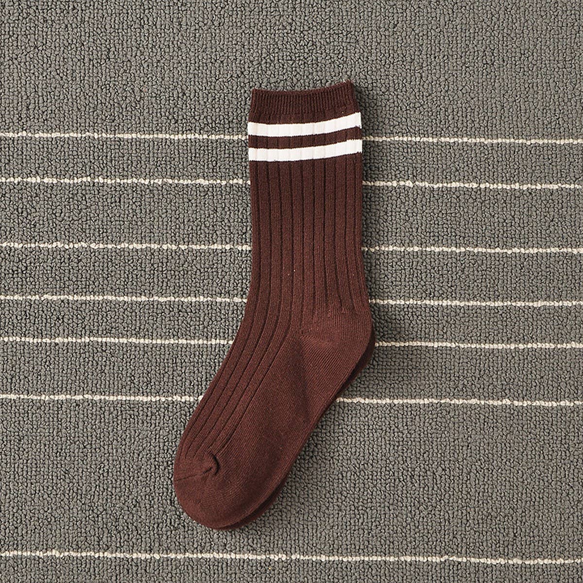 WO-STRIPED PREPPY MID-LENGTH SOCKS_CWMS0995