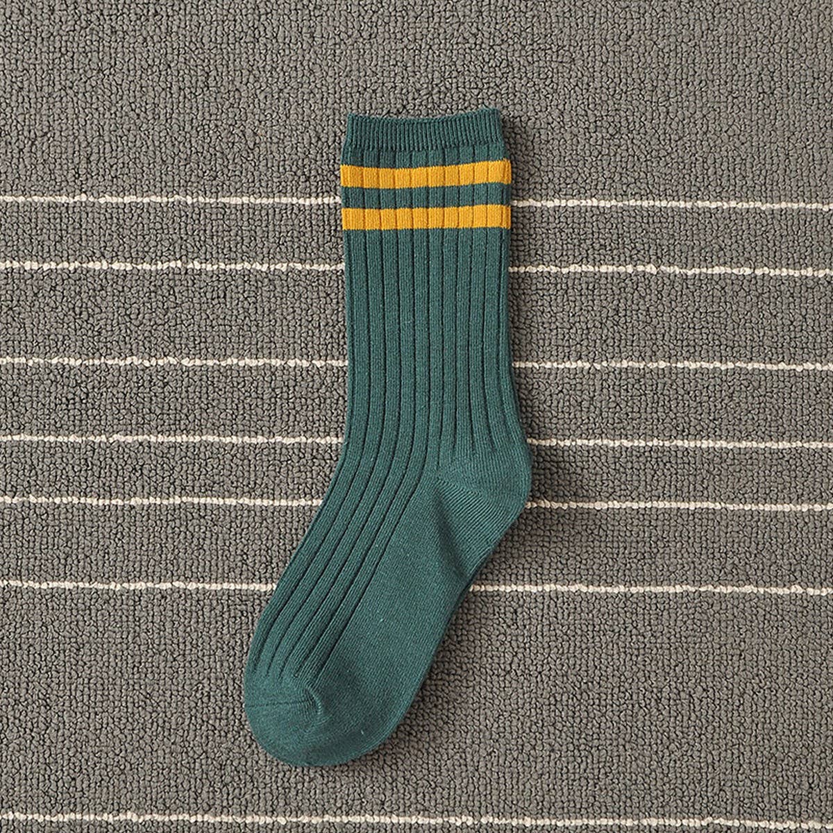 WO-STRIPED PREPPY MID-LENGTH SOCKS_CWMS0995