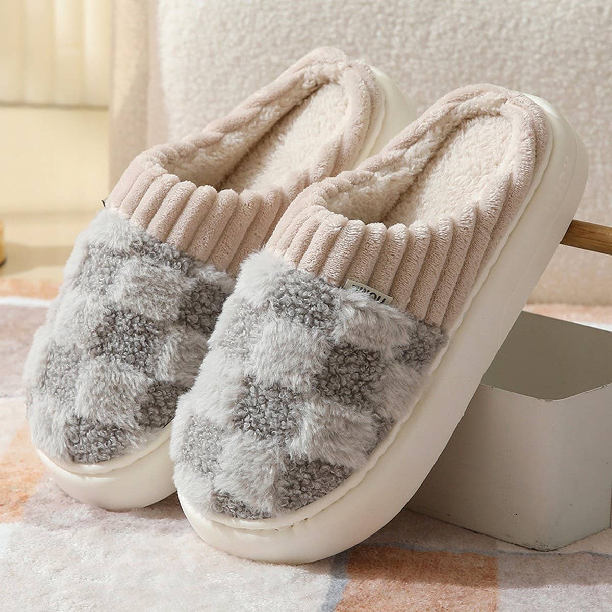 CHECKERED FUZZY WARMIES SLIPPERS_CWSHS0270